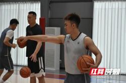-包含青海男篮豪取胜利，排名上升，积极备战的词条