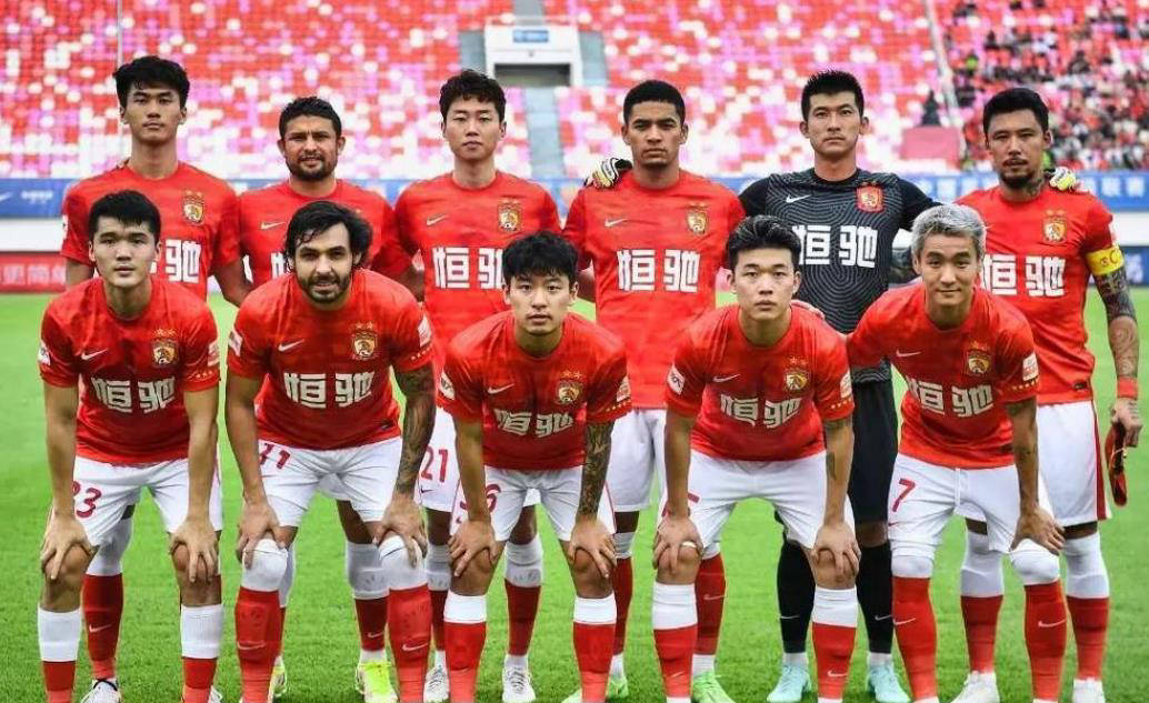 上港主场大胜恒大，豪取三分