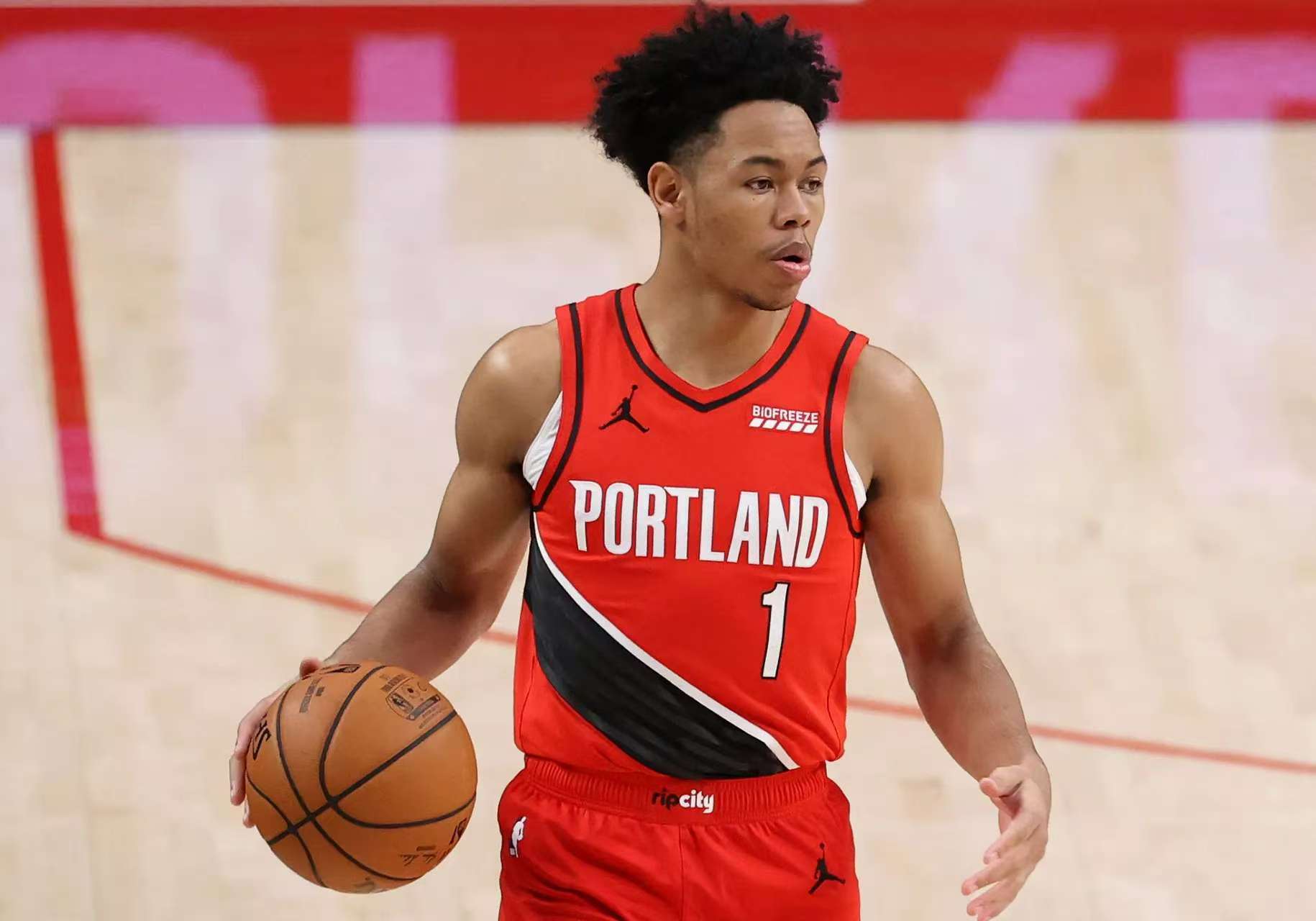 开拓者连续遭遇困境,面临士气低迷挑战 开拓者连续遭遇困境,面临士气低迷挑战