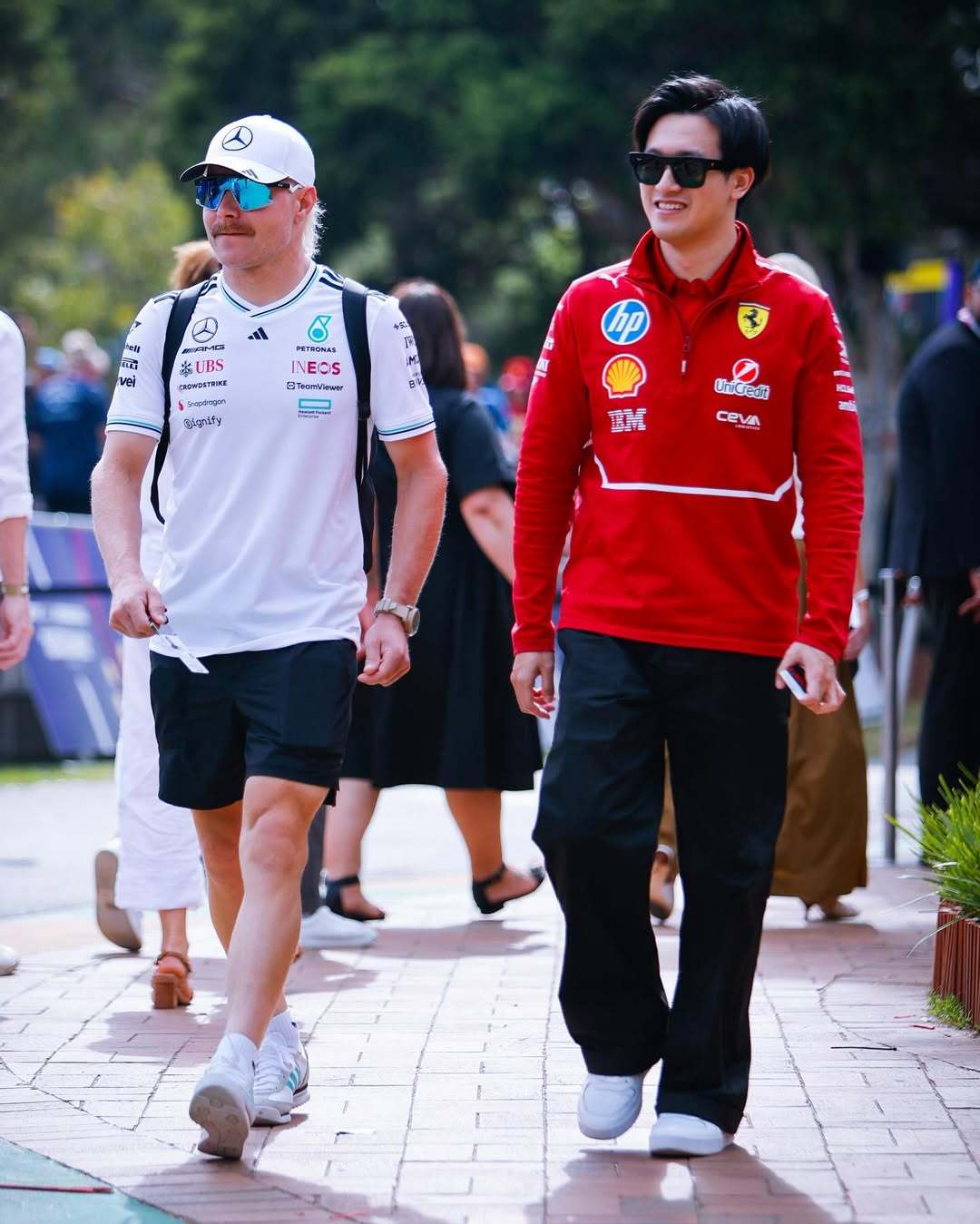 包含哈斯车队力克索伯车队，周冠宇惊艳四座的词条